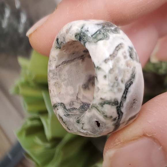New Carved Faceted Natural Moss Agate Ring. - Picture 2 of 16